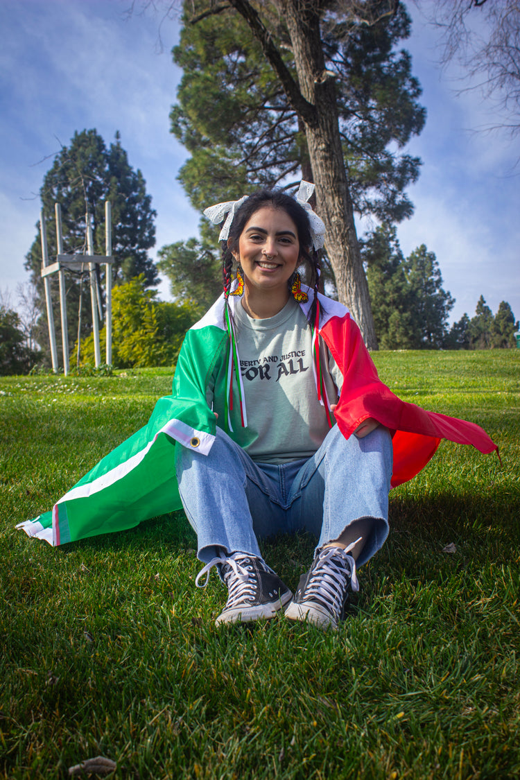 Immigrants Help Us Grow || Unisex Heavyweight T-Shirt